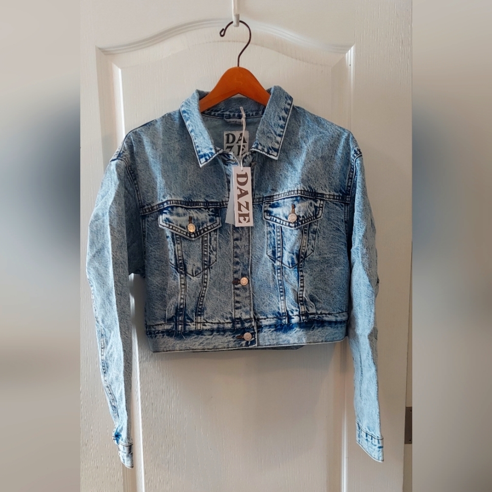 Doll Kills Daze Cropped Pleated Denim Jacket - Picture 4 of 8